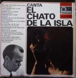 Canta El Chato de la Isla.