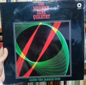 Under the jasmin tree.